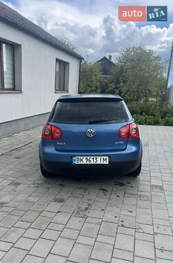 Хэтчбек Volkswagen Golf 2004 в Ровно