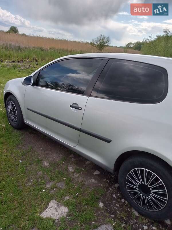 Хэтчбек Volkswagen Golf 2004 в Шептицькому