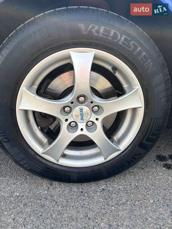 Хэтчбек Volkswagen Golf 2003 в Одессе