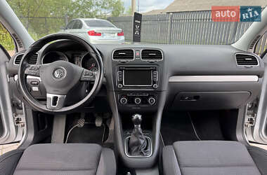 Хэтчбек Volkswagen Golf 2013 в 