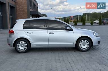 Хэтчбек Volkswagen Golf 2010 в 