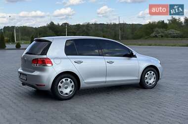 Хэтчбек Volkswagen Golf 2010 в 