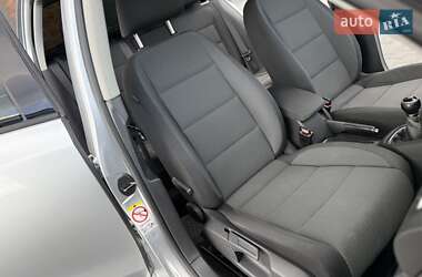 Хэтчбек Volkswagen Golf 2010 в 