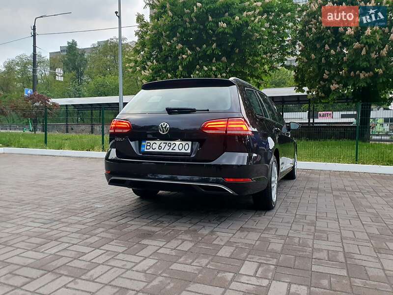 Універсал Volkswagen Golf 2020 в Києві