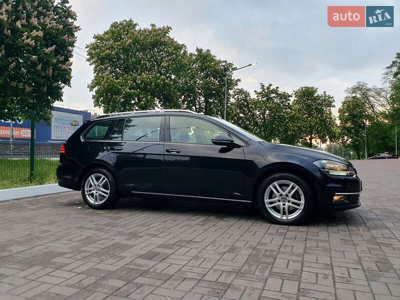 Універсал Volkswagen Golf 2020 в Києві