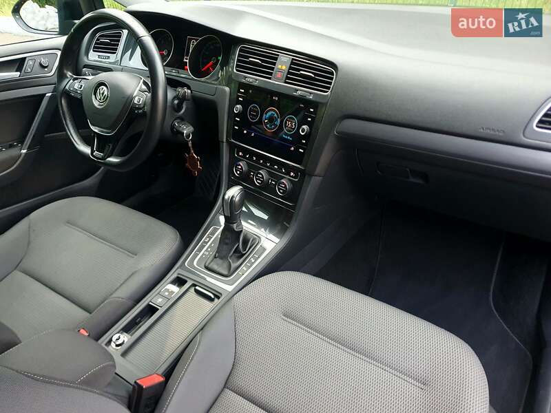 Універсал Volkswagen Golf 2020 в Києві