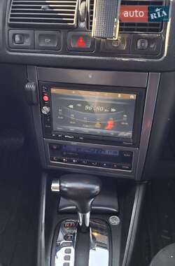 Хэтчбек Volkswagen Golf 2003 в 