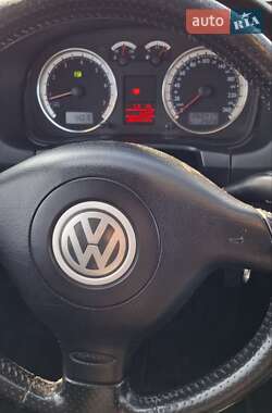 Хэтчбек Volkswagen Golf 2003 в 