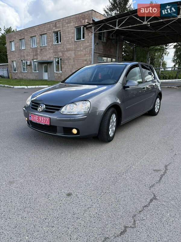 Хэтчбек Volkswagen Golf 2008 в 