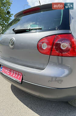 Хэтчбек Volkswagen Golf 2008 в 