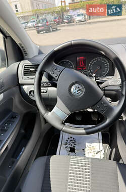 Хэтчбек Volkswagen Golf 2008 в 