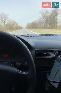 Хэтчбек Volkswagen Golf 2001 в Ивано-Франковске