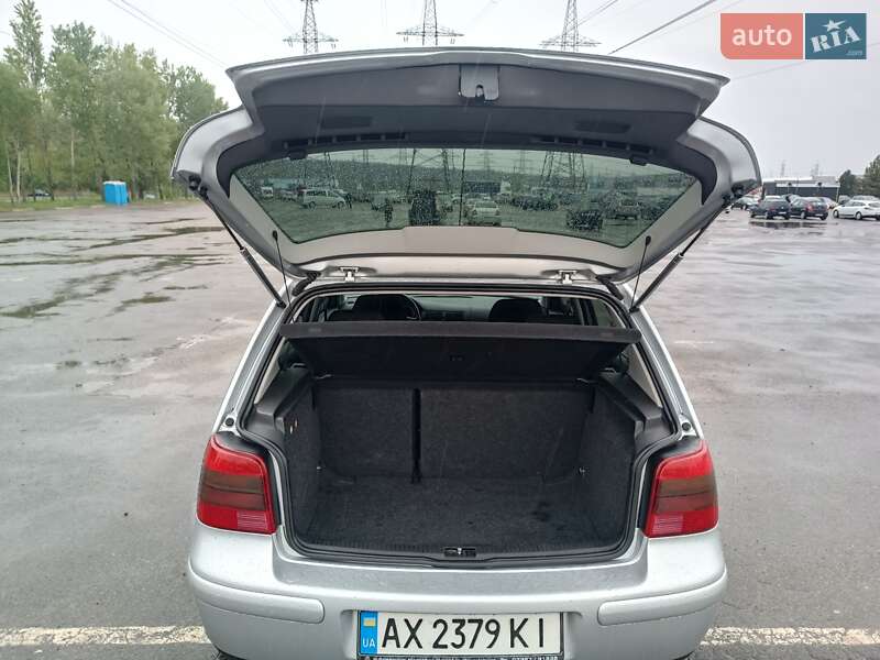 Хетчбек Volkswagen Golf 2003 в Харкові