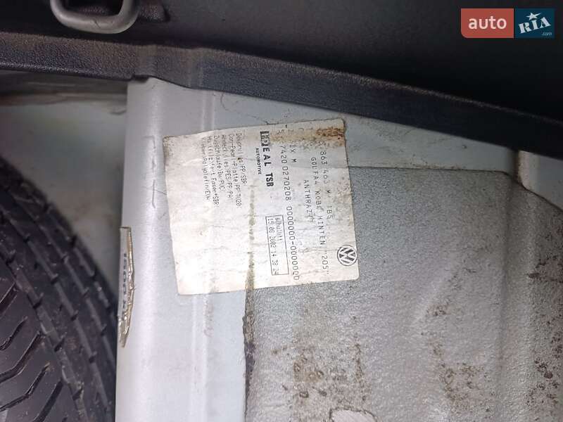 Хетчбек Volkswagen Golf 2003 в Харкові