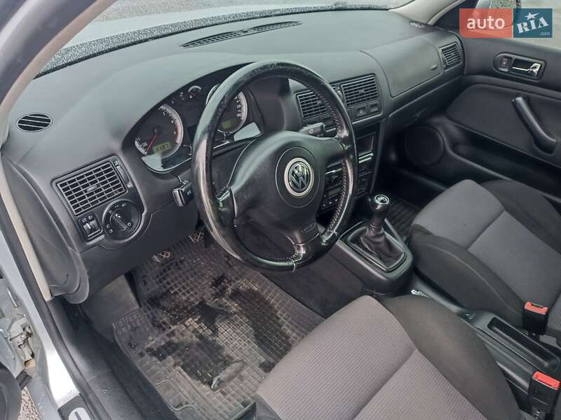 Хетчбек Volkswagen Golf 2003 в Харкові
