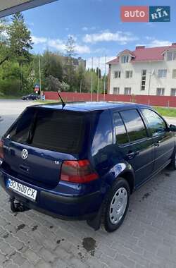 Хетчбек Volkswagen Golf 2001 в 