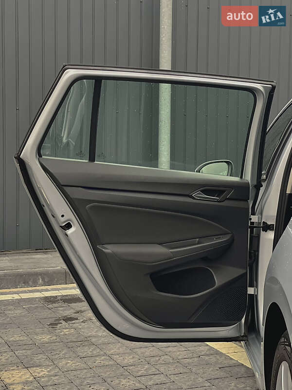 Універсал Volkswagen Golf 2021 в Львові