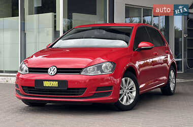 Хетчбек Volkswagen Golf 2016 в 