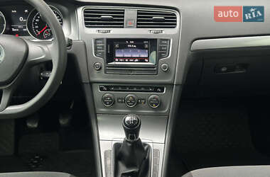 Хетчбек Volkswagen Golf 2016 в 
