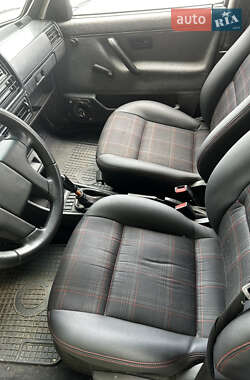 Хэтчбек Volkswagen Golf 1987 в 