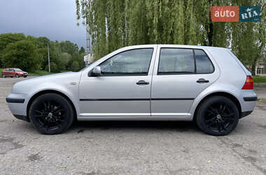 Хэтчбек Volkswagen Golf 2000 в 