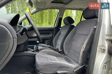 Хэтчбек Volkswagen Golf 2000 в 