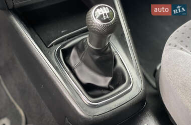Хэтчбек Volkswagen Golf 2000 в 