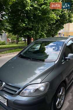 Хэтчбек Volkswagen Golf 2005 в Луцке