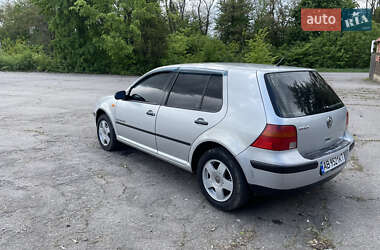 Хэтчбек Volkswagen Golf 1999 в 