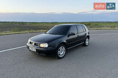 Хетчбек Volkswagen Golf 1999 в 