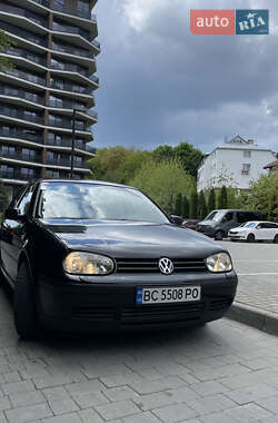 Хетчбек Volkswagen Golf 2002 в Львові