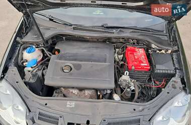 Хетчбек Volkswagen Golf 2004 в 