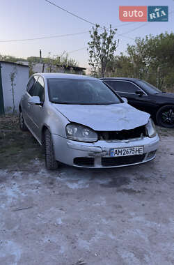 Хэтчбек Volkswagen Golf 2003 в 
