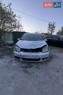 Хэтчбек Volkswagen Golf 2003 в 