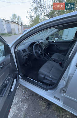Хэтчбек Volkswagen Golf 2003 в 