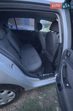 Хэтчбек Volkswagen Golf 2003 в 