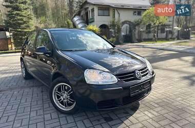 Хетчбек Volkswagen Golf 2004 в 