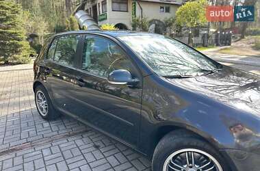 Хетчбек Volkswagen Golf 2004 в 