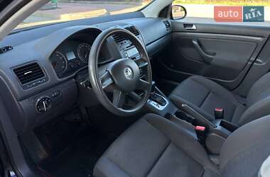 Хетчбек Volkswagen Golf 2004 в 