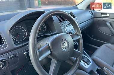 Хетчбек Volkswagen Golf 2004 в 