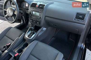 Хетчбек Volkswagen Golf 2004 в 