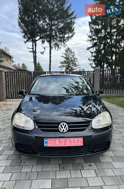 Хетчбек Volkswagen Golf 2004 в Старокостянтинові