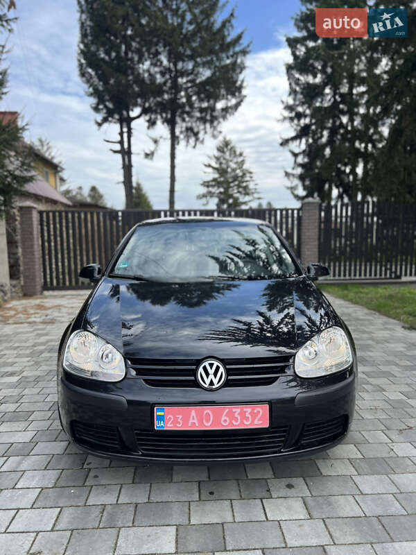 Хетчбек Volkswagen Golf 2004 в 