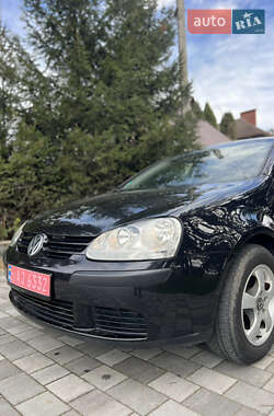 Хетчбек Volkswagen Golf 2004 в 