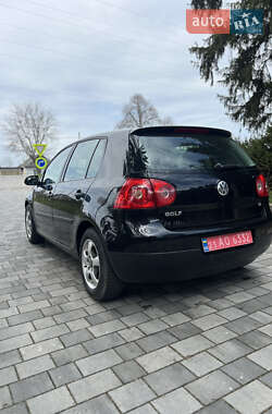 Хетчбек Volkswagen Golf 2004 в 