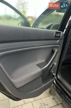 Хетчбек Volkswagen Golf 2004 в 