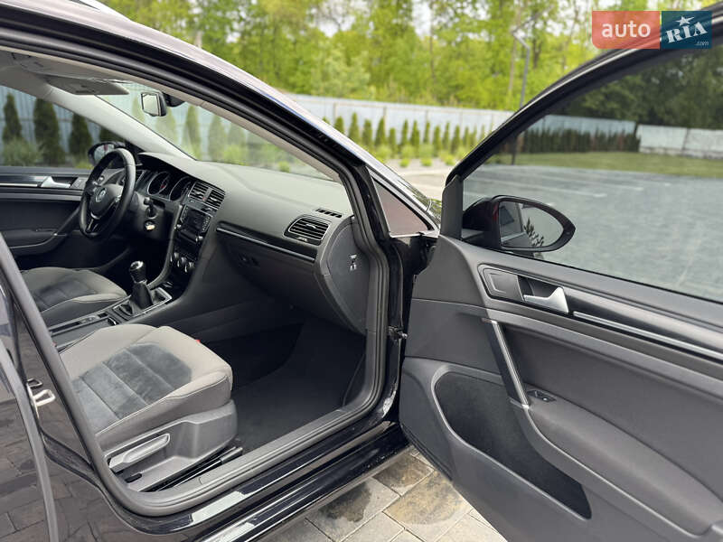 Універсал Volkswagen Golf 2014 в Луцьку