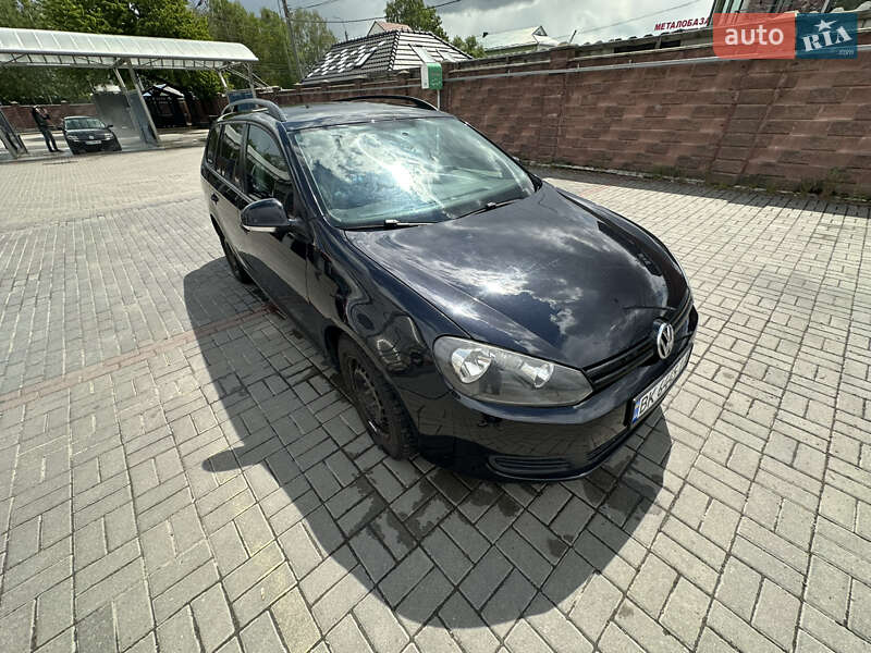 Універсал Volkswagen Golf 2009 в Рівному