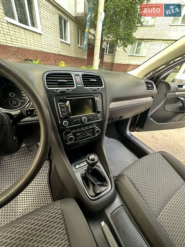 Універсал Volkswagen Golf 2009 в Рівному
