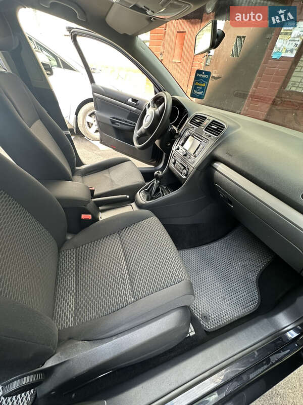 Універсал Volkswagen Golf 2009 в Рівному
